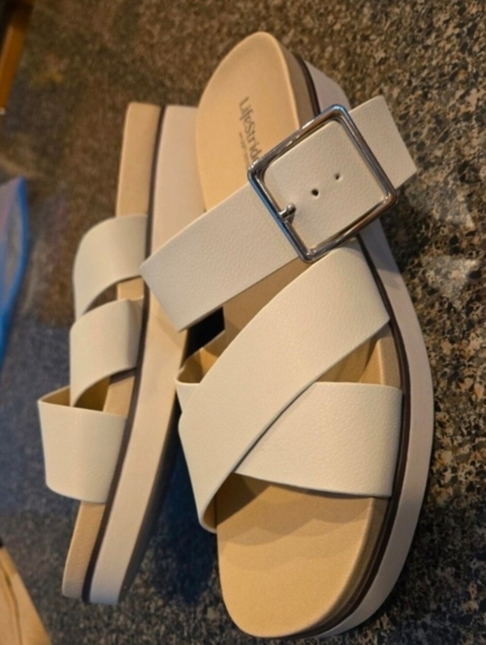 LifeStrideGetaway slide sandalSize 9.5 WIDE crisscross Buckle Slide Sandals
